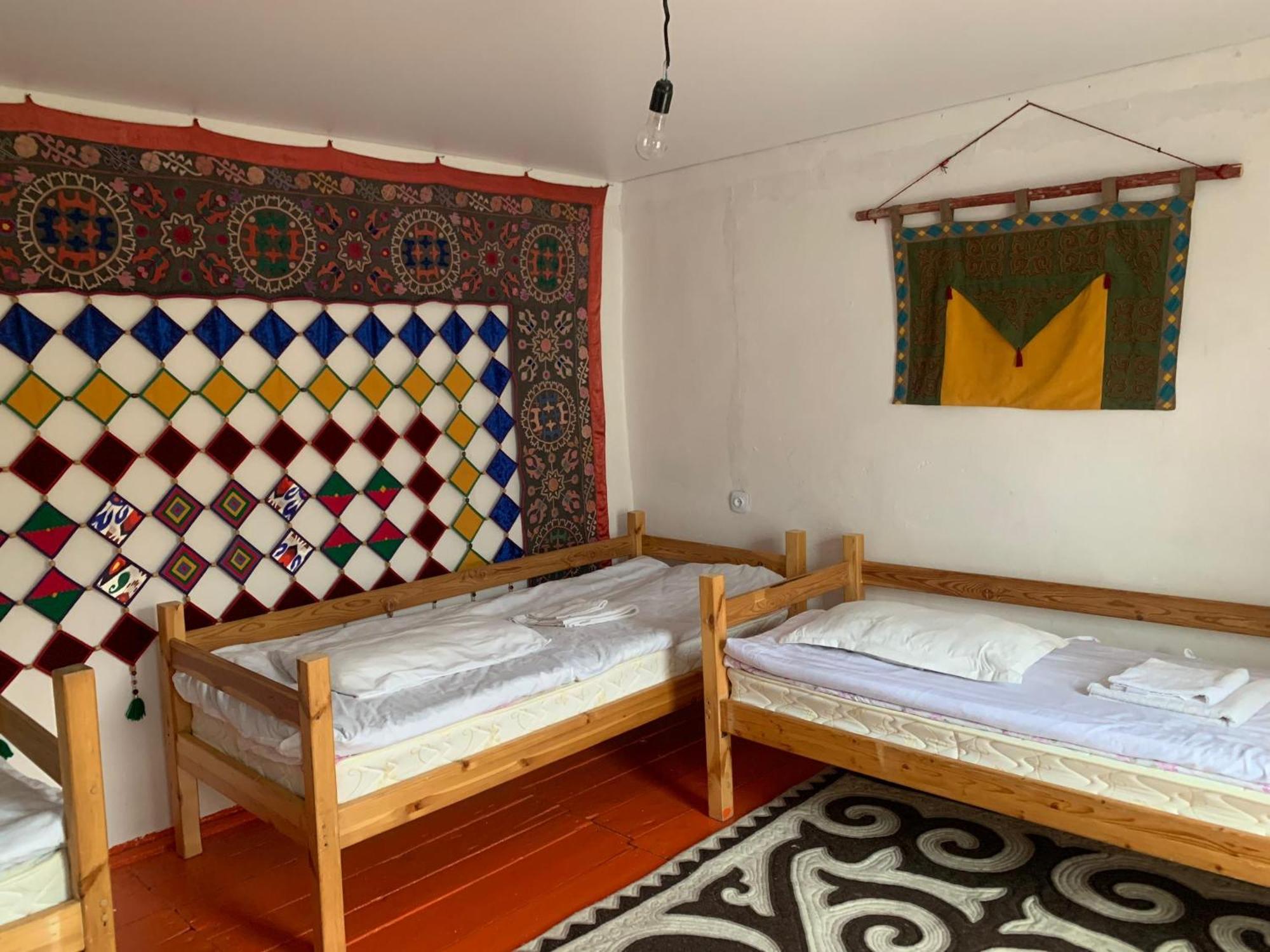 Naryn Guest House Екстериор снимка